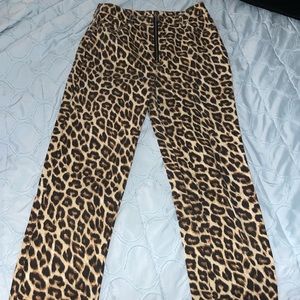 Cheeta jeans with zipper size small